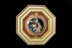 Cornice con piatto in ceramica - Frame with ceramic dish Cornice in legno 100% made in Italy Icone religiose Madonna con bambino Religious art
