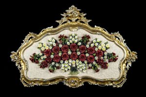 Quadro con fiori rossi porcellana di Capodimonte realizzata a mano 100% Made in Italy Cornice in legno arredo classico Italian home Interiors