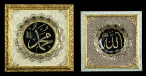 Cornice con piatto arabo in ceramica e decoro in metallo dorato, quadro complemento d'arredo , cornice in legno Made in Italy home decoration