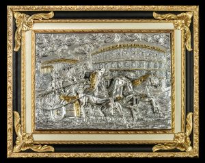 Cornice con placca in resina argentata Impero Romano, biga cavalli in argento , quadro made in Italy cornici italiane in legno-quadri classici